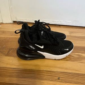Woman’s air max 270 size 5 womens